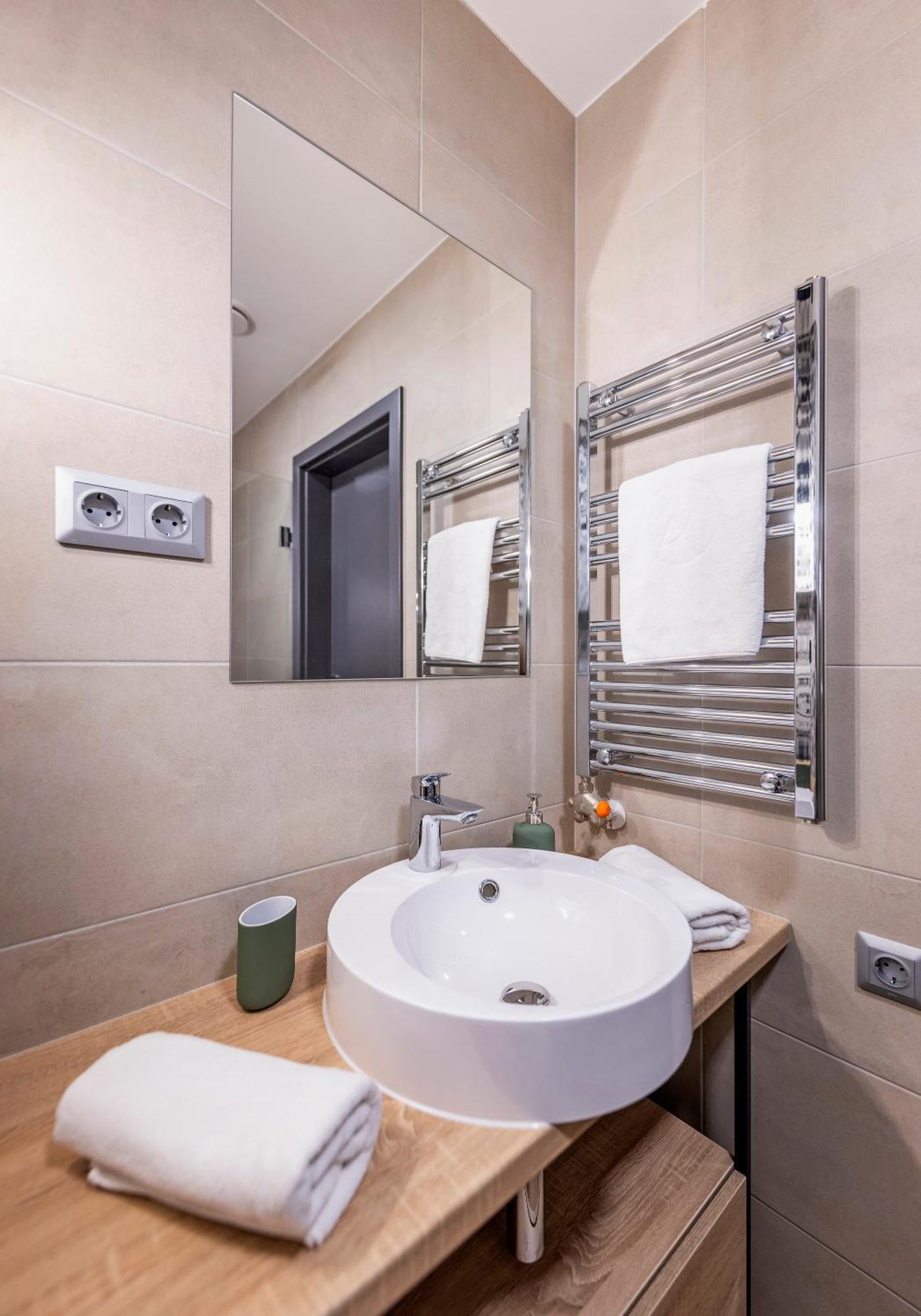 Amade Apartmanok 1 Győr Habitación foto