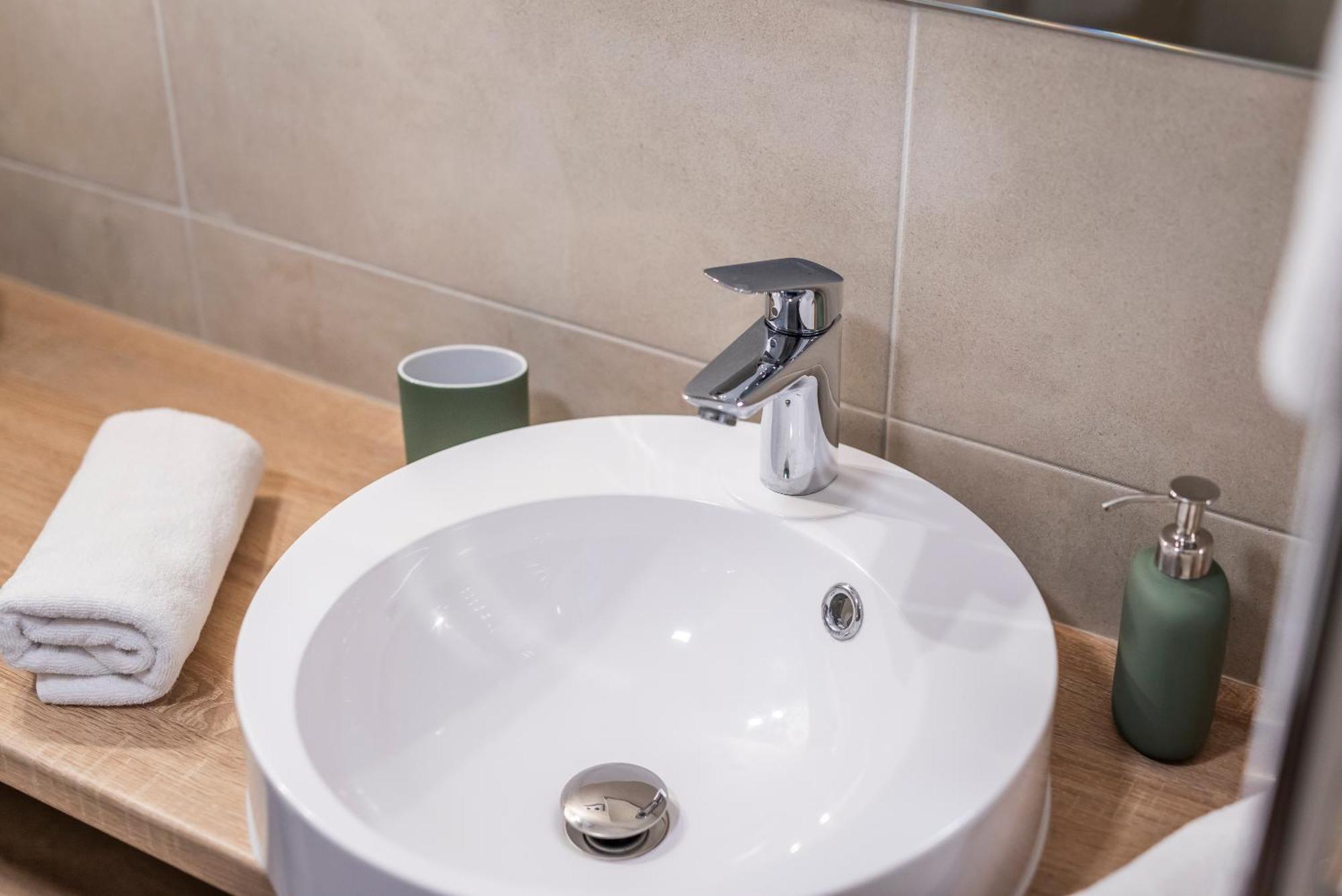 Amade Apartmanok 1 Győr Habitación foto